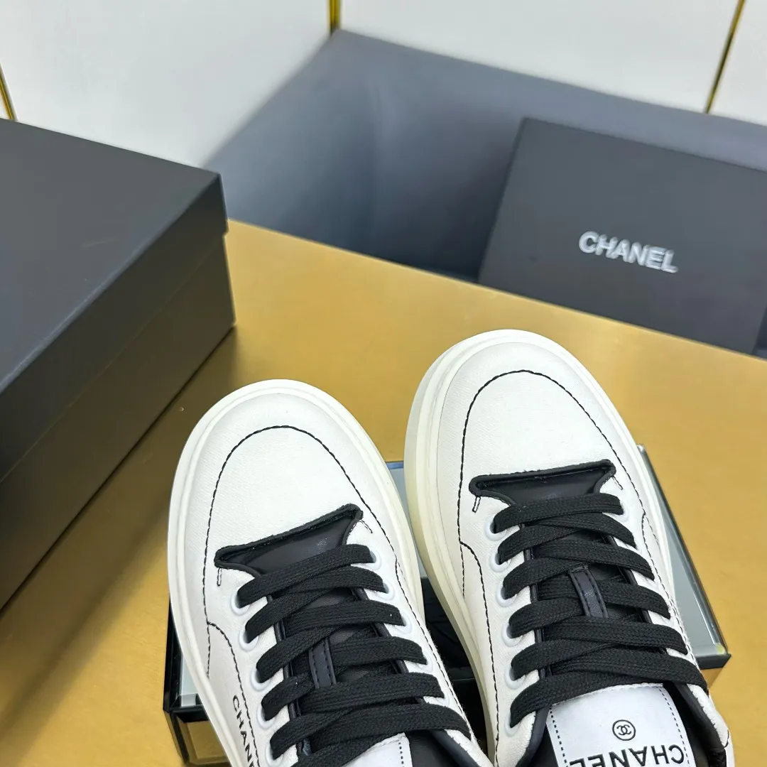 👟👟Ex-factory price 600👟👟 Upgraded version, upgraded version, upgraded version! No rebuttal accepted! ! ! ! Chanel Chanel panda shoes! 2025 counter's top casual sports shoes. This classic design; the upper is electro-embroidered with a variety of techniques; the outsole is fashionable and sporty; the unusual inclusion of a variety of color matching elements... The diversified mix and match is very good-looking and versatile, and can be used for leisure, fashion, sports, and outdoor... ꫛꫀꪝ Go➫ Materials: ❶Upper made of: original imported first-layer silk cowhide + original waterproof cloth + original first-layer cowhide ❷Inner lining: Original Yangli+Net ❸Outsole based on: Original TPU combination outsole Counter boutique packaging complete set for women 35–41 👉 👉